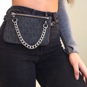 Michael Kors logo pull chain belt bag size m